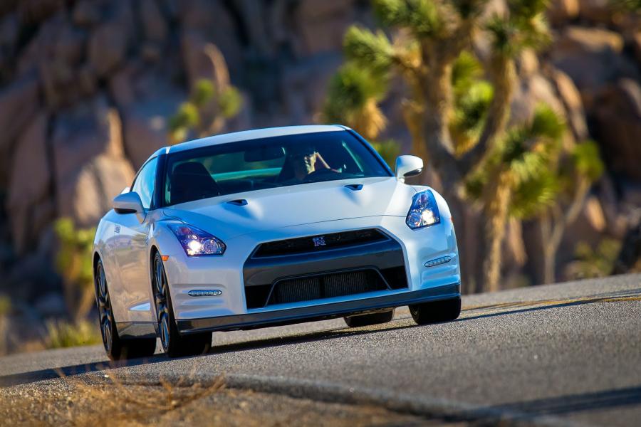  Nissan GT-R 2013 года  (US) (фото 16 из 27)